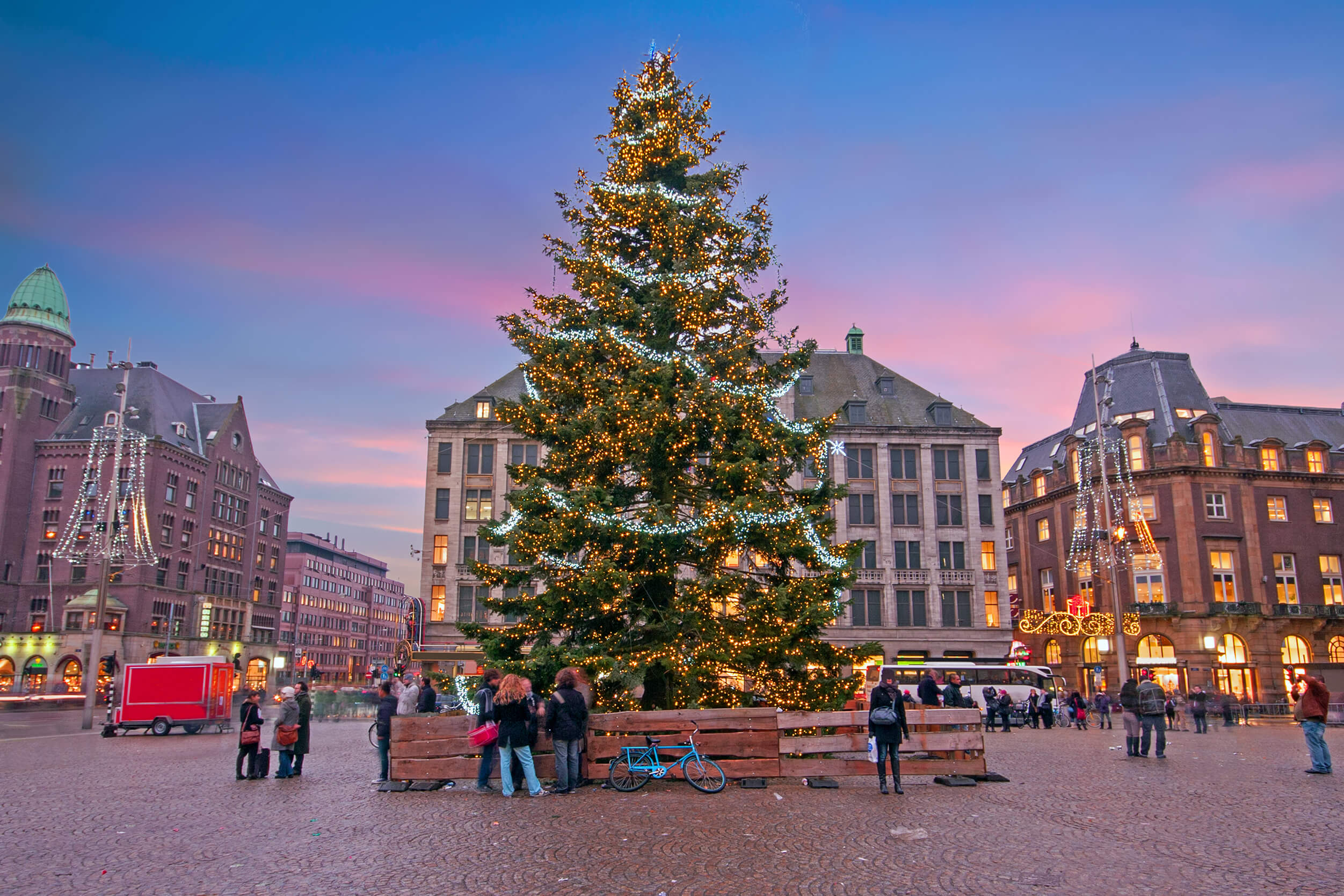 verdund Belastingen het doel Christmas tree on the Dam Square - Winter Festival Amsterdam